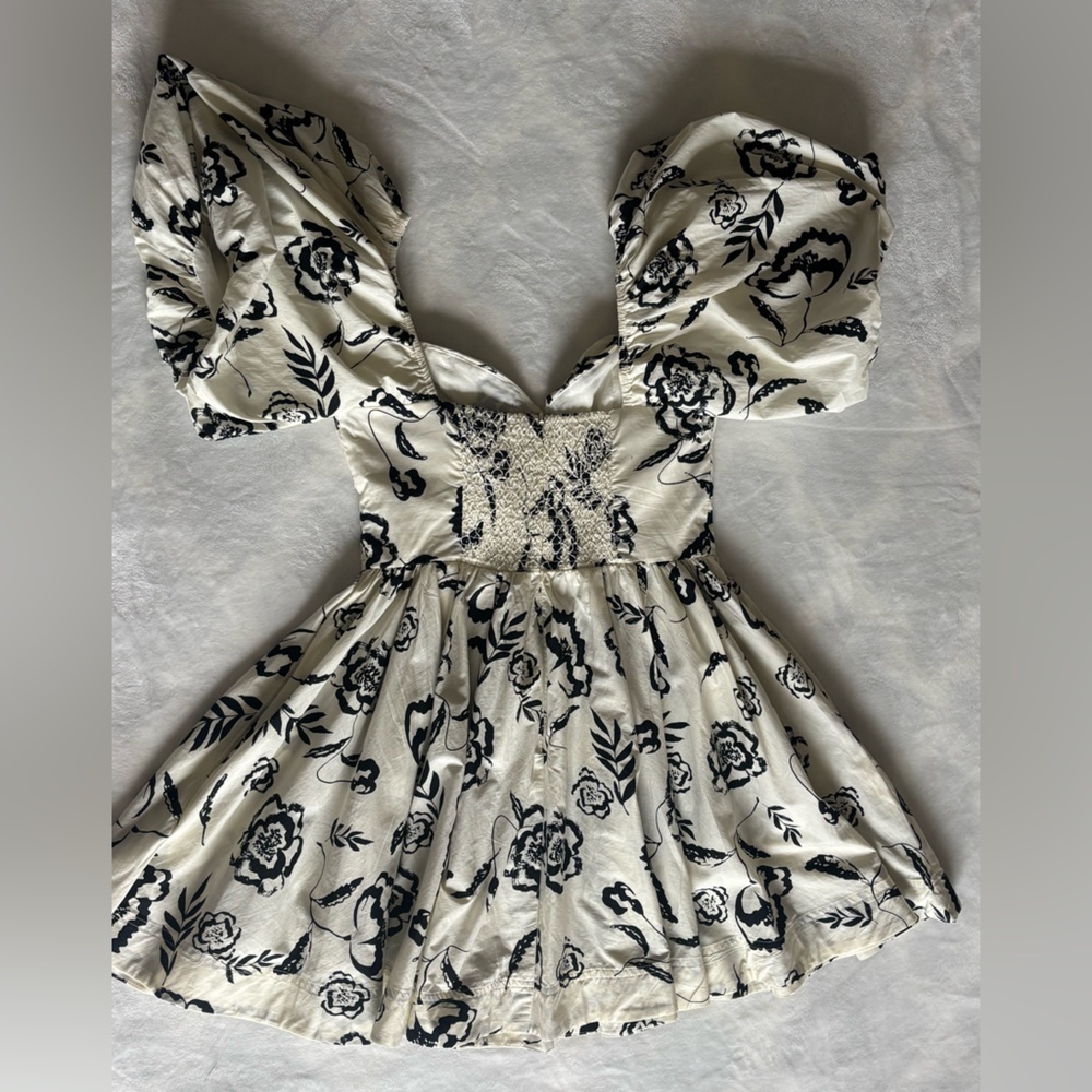 NWT Vestique Black & White Floral Puff Sleeve Babydoll Mini Romantic Dress Small - Picture 3 of 13